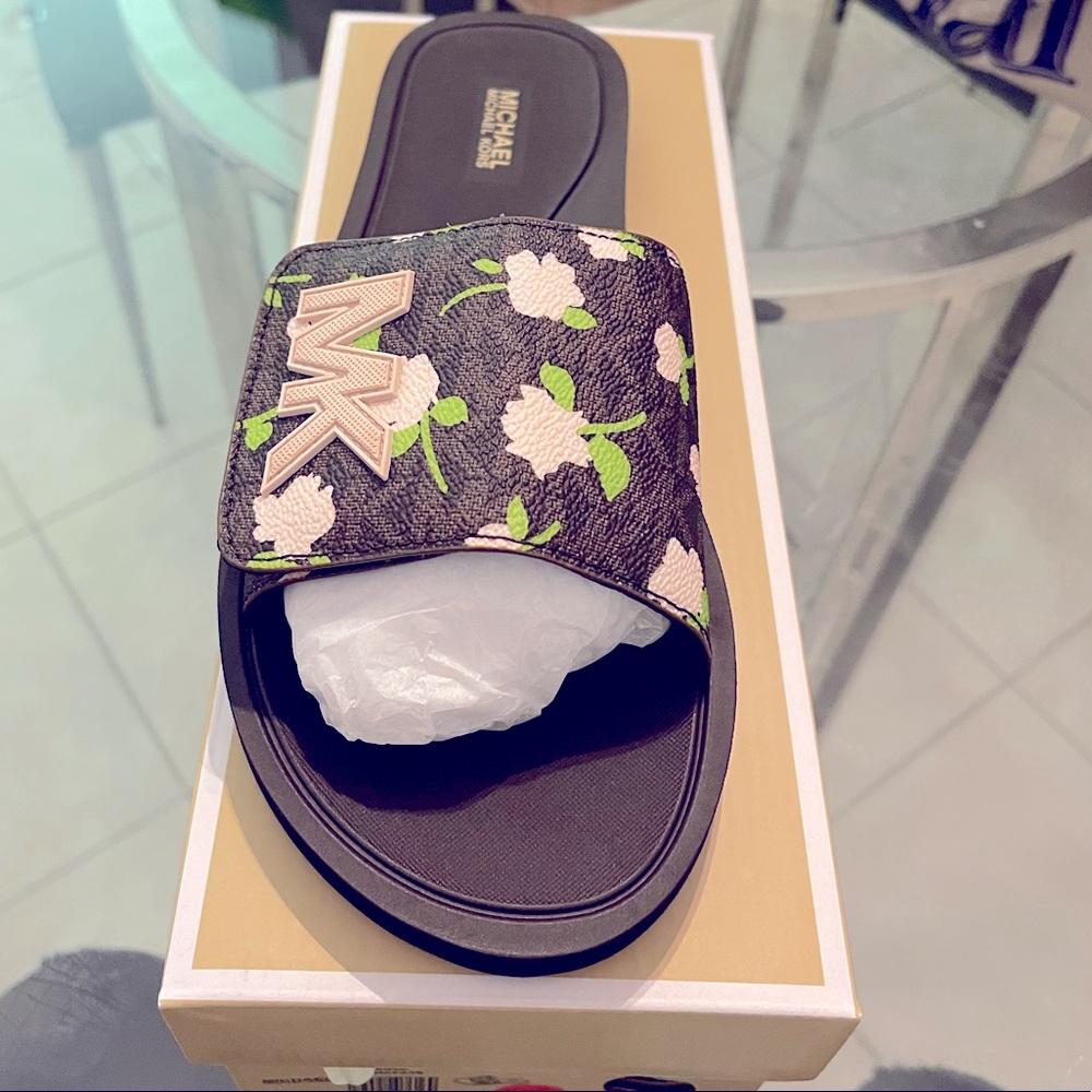 Michael Kors slide sandals sz 10